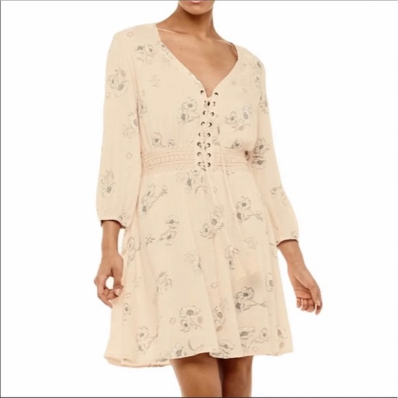 NWT LACE-UP FRONT 3/4 SLEEVE FIT & FLARE SKATER DRESS - Picture 2 of 10